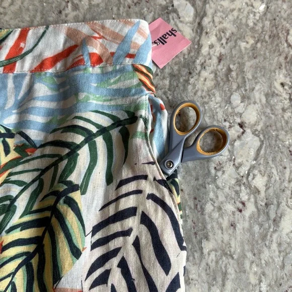 Tahari Multicolor Leaf Print Capri Pants - Picture 5 of 14